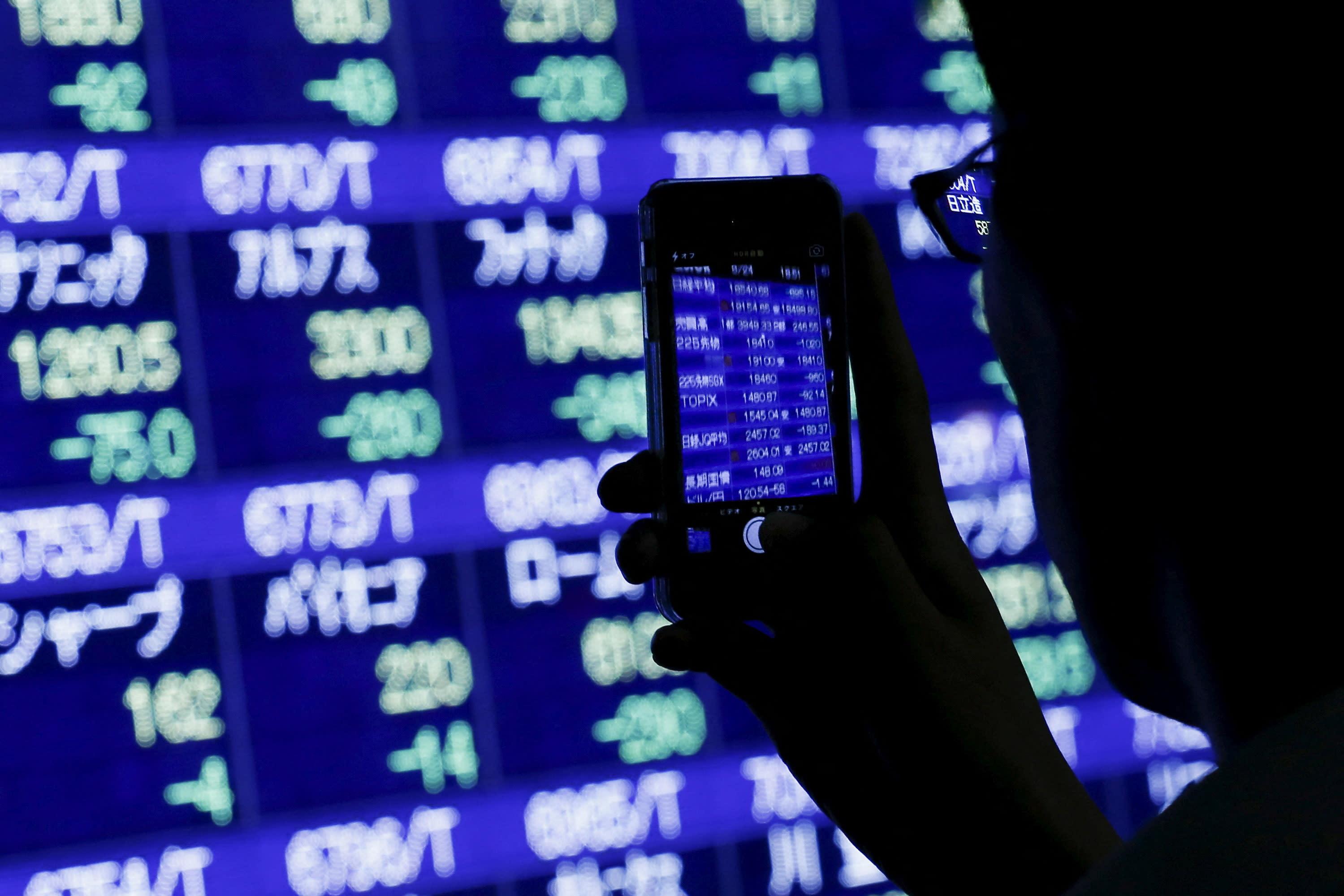 Stock market today: Dow, S&P 500, Nasdaq slip as oil rises, AI trade takes a breather